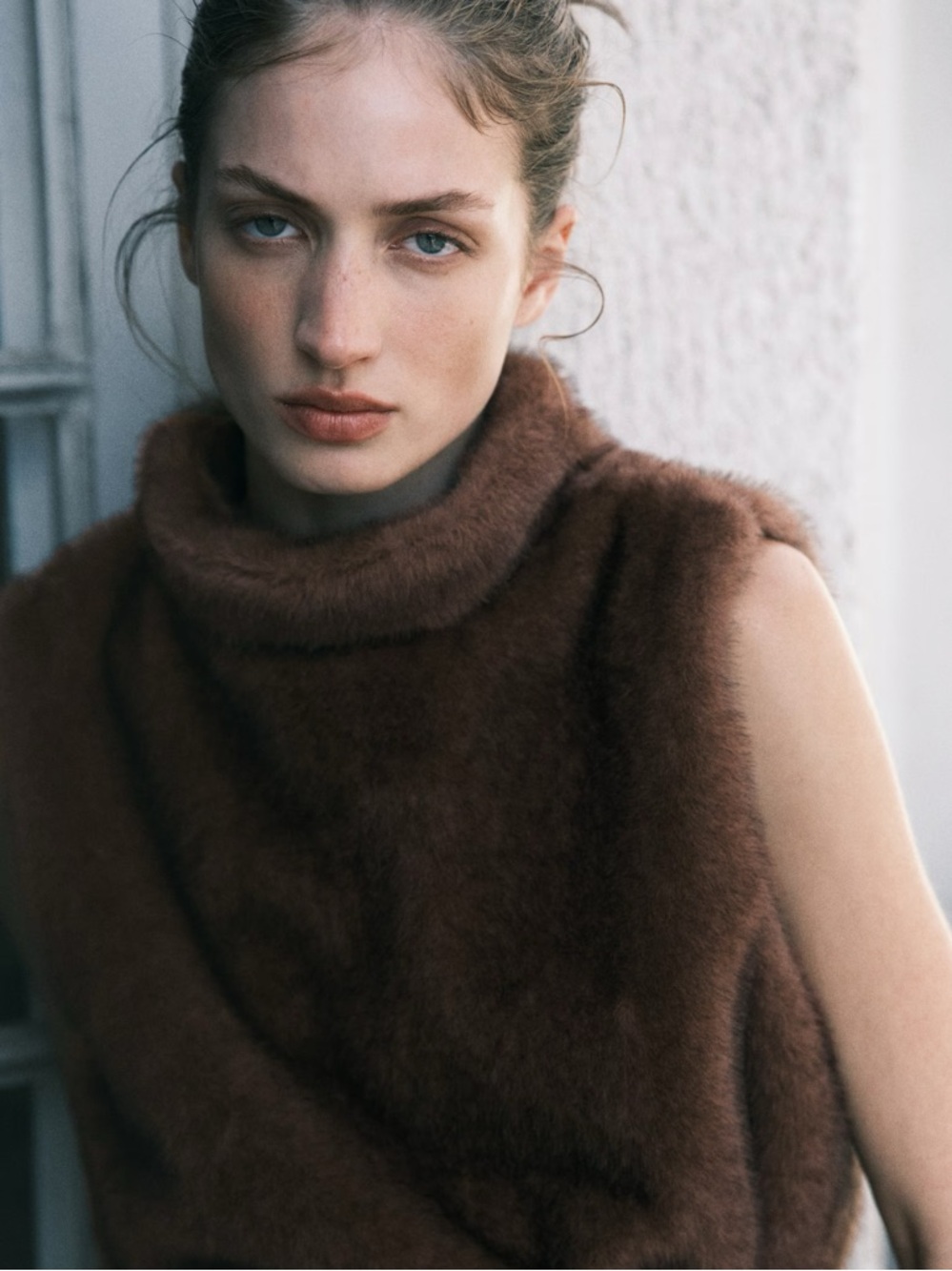 H&M NWT Faux Fur Mock Turtleneck Vest in Sz M - Picture 7 of 7